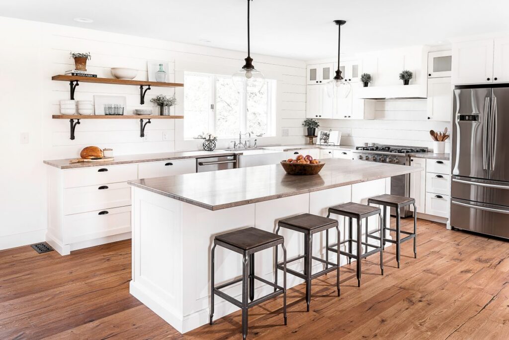 A timeless kitchen design in Fairfield showcasing how high-quality antique white cabinets painted with Benjamin Moore Simply White maintain their creamy, non-yellowing finish for decades.